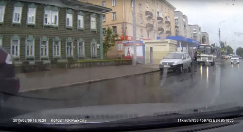 Как некоторые подъезжают в Октябрьский суд